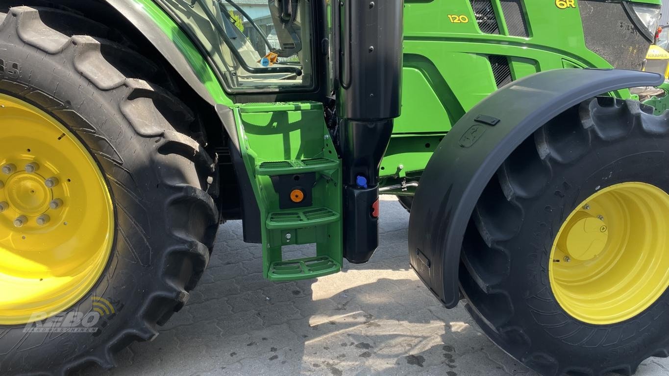 Traktor van het type John Deere 6R120, Neumaschine in Nordenham (Foto 7)