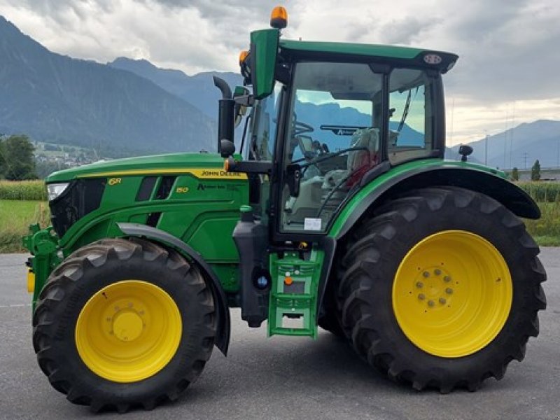 Traktor van het type John Deere 6R150, Ausstellungsmaschine in Landquart (Foto 1)