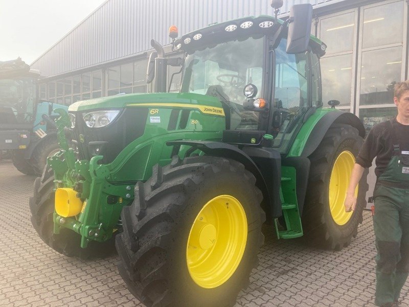 Traktor du type John Deere 6R150, Ausstellungsmaschine en Kleinandelfingen (Photo 1)