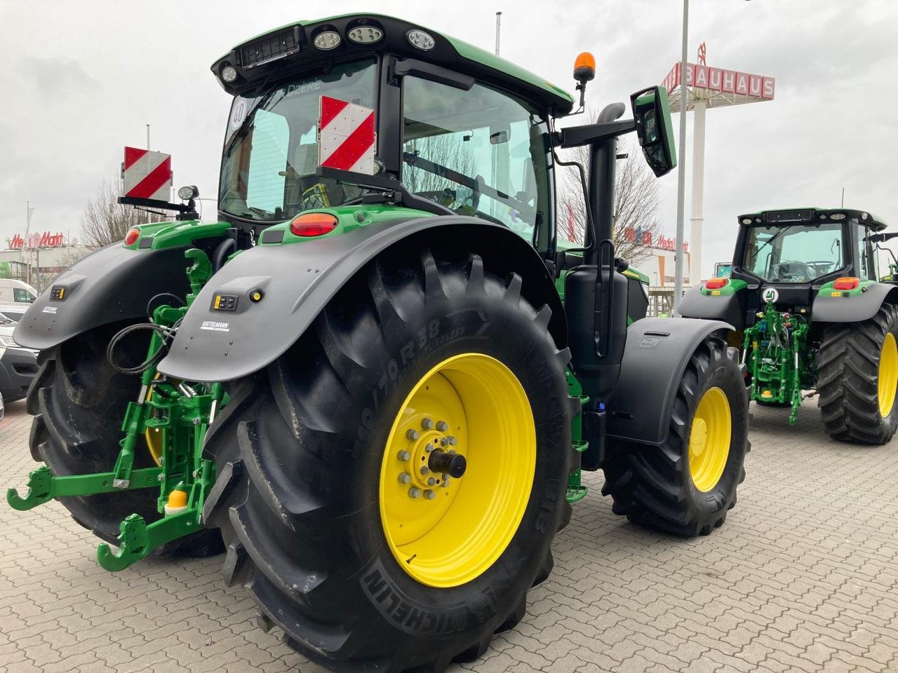 Traktor van het type John Deere 6R185, Gebrauchtmaschine in Stuhr (Foto 5)