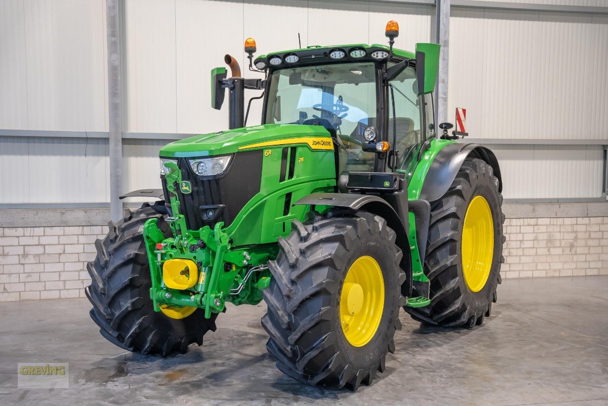 Traktor des Typs John Deere 6R215, Gebrauchtmaschine in Ahaus (Bild 1)