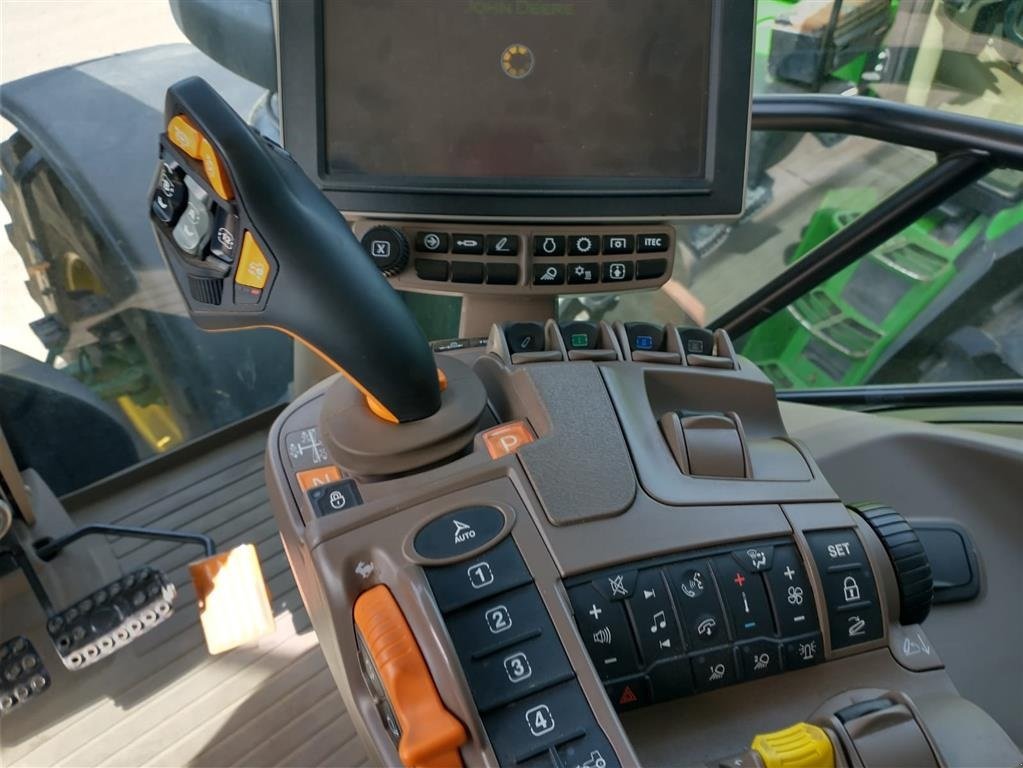 Traktor del tipo John Deere 6R230 Ny model. Command Arm, Command Pro, Front lift, Ultimate Lys, CammandCenter 4600. Premium aktivering JD Link., Gebrauchtmaschine en Kolding (Imagen 5)