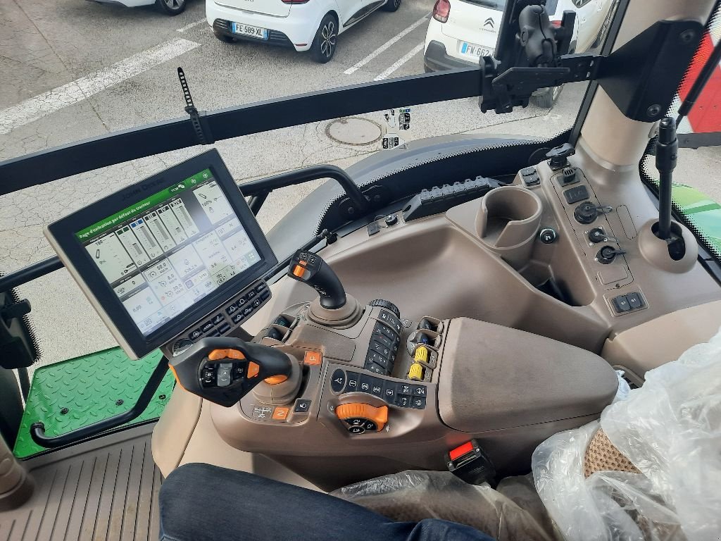 Traktor του τύπου John Deere 6R230, Gebrauchtmaschine σε CHEMAUDIN ET VAUX (Φωτογραφία 7)