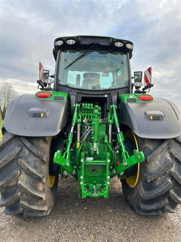 Traktor типа John Deere 6R250 2 stk fra samme gård. 530 / 590 timer. Den nye 6R model. Ring til Ulrik på 40255544. Jeg snakker Jysk, tysk og engelsk., Gebrauchtmaschine в Kolding (Фотография 5)