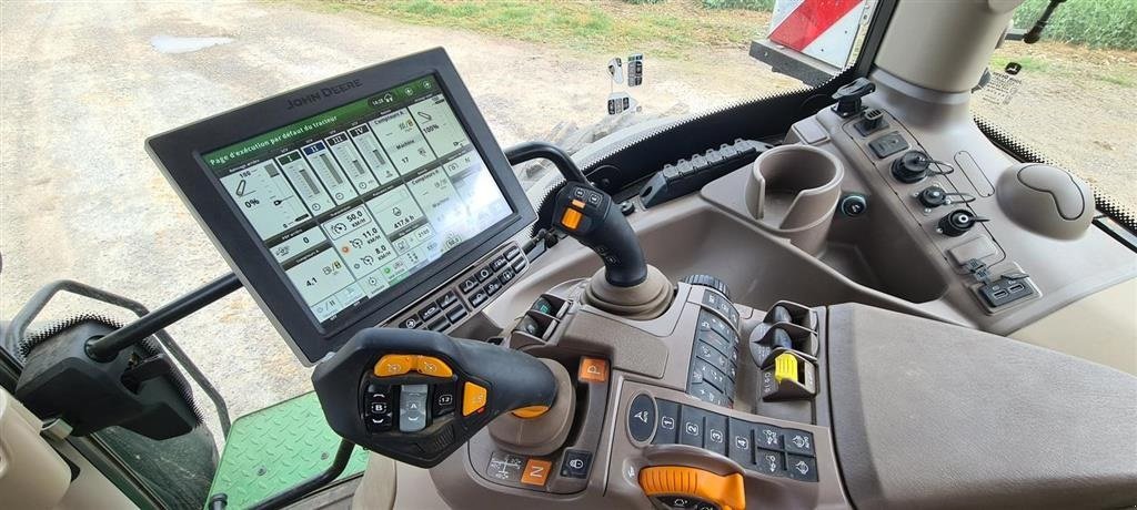 Traktor типа John Deere 6R250 2 stk fra samme gård. 530 / 590 timer. Den nye 6R model. Ring til Ulrik på 40255544. Jeg snakker Jysk, tysk og engelsk., Gebrauchtmaschine в Kolding (Фотография 7)