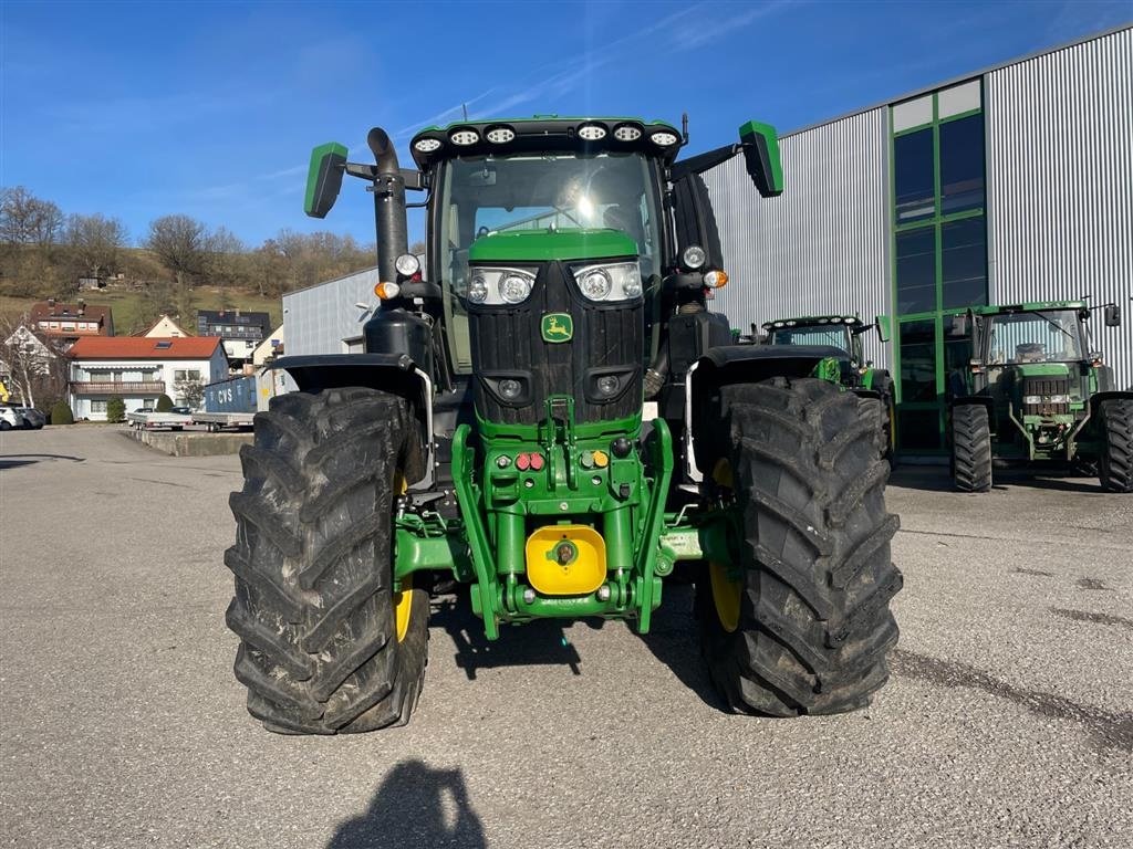 Traktor typu John Deere 6R250 Den nye 6R model med front PTO, Command Arm, Ultimate lyspakke og JD PowerGard garanti., Gebrauchtmaschine v Kolding (Obrázek 3)