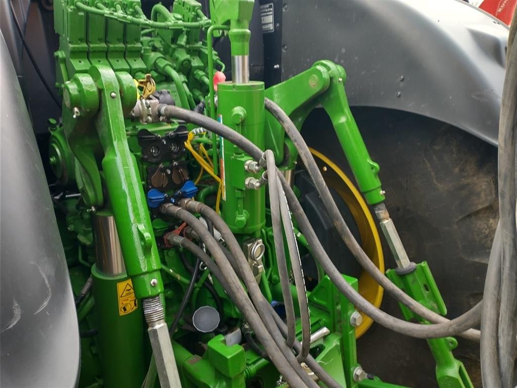 Traktor типа John Deere 6R250 Den nyeste 6R model. Front PTO. Command Arm. Command Pro. AutoTrac klar. Flere på vej ind. ring til Ulrik på 40255544. Jeg snakker Jysk., Gebrauchtmaschine в Kolding (Фотография 8)