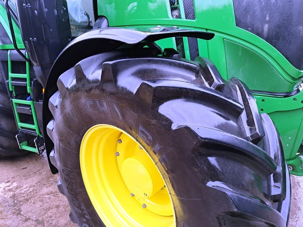 Traktor des Typs John Deere 6R250 Front PTO. AutoTrac GPS klar. Command Arm. Ring til Ulrik på 40255544. Jeg snakker Jysk, tysk og engelsk., Gebrauchtmaschine in Kolding (Bild 6)