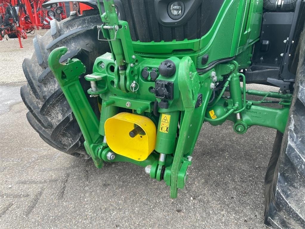 Traktor typu John Deere 6R250 Front PTO. Ring til Ulrik på 40255544. Jeg snakker Jysk, tysk og engelsk., Gebrauchtmaschine w Kolding (Zdjęcie 1)