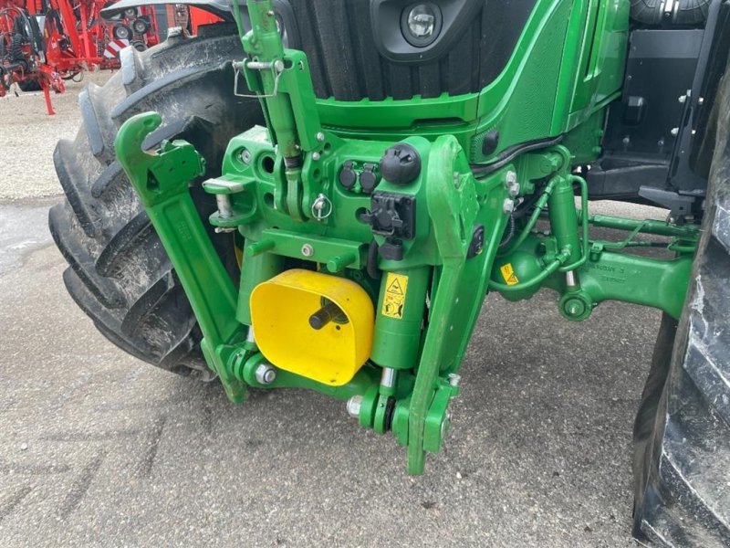 Traktor del tipo John Deere 6R250 Front PTO. Ring til Ulrik på 40255544. Jeg snakker Jysk, tysk og engelsk., Gebrauchtmaschine en Kolding