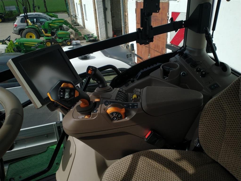 Traktor typu John Deere 6R250 Fuldt udstyret og med kun 360 timer. Den nye 6R model. Ring til Ulrik på 40255544. Jeg snakker Jysk, tysk og engelsk., Gebrauchtmaschine w Kolding (Zdjęcie 6)