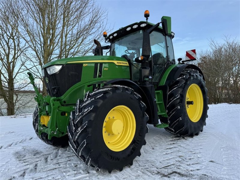 Traktor tip John Deere 6R250 KUN 1100 TIMER!, Gebrauchtmaschine in Nørager