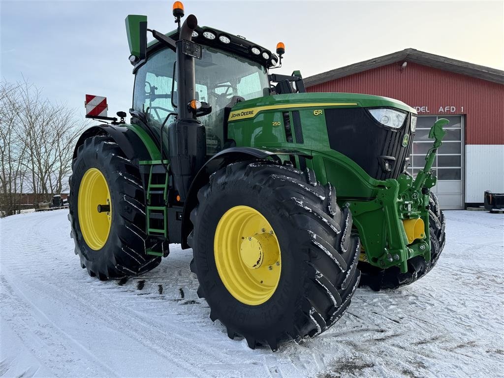 Traktor des Typs John Deere 6R250 KUN 1100 TIMER!, Gebrauchtmaschine in Nørager (Bild 4)