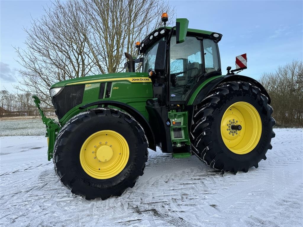 Traktor del tipo John Deere 6R250 KUN 1100 TIMER!, Gebrauchtmaschine en Nørager (Imagen 2)