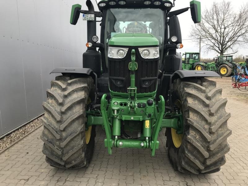 Traktor του τύπου John Deere 6R250 Kun 260 Timer. Command Arm. Command Pro. AutoTrac ready. Sektionskontrol aktiveret. Flere på vej. Ring til Ulrik på 40255544. Jeg snakker Jysk, tysk og engelsk., Gebrauchtmaschine σε Kolding (Φωτογραφία 1)