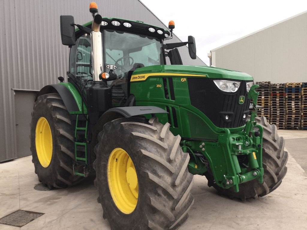 Traktor Türe ait John Deere 6R250, Gebrauchtmaschine içinde Vogelsheim (resim 4)