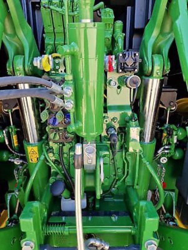 Traktor του τύπου John Deere 6R250, Gebrauchtmaschine σε PEYROLE (Φωτογραφία 4)