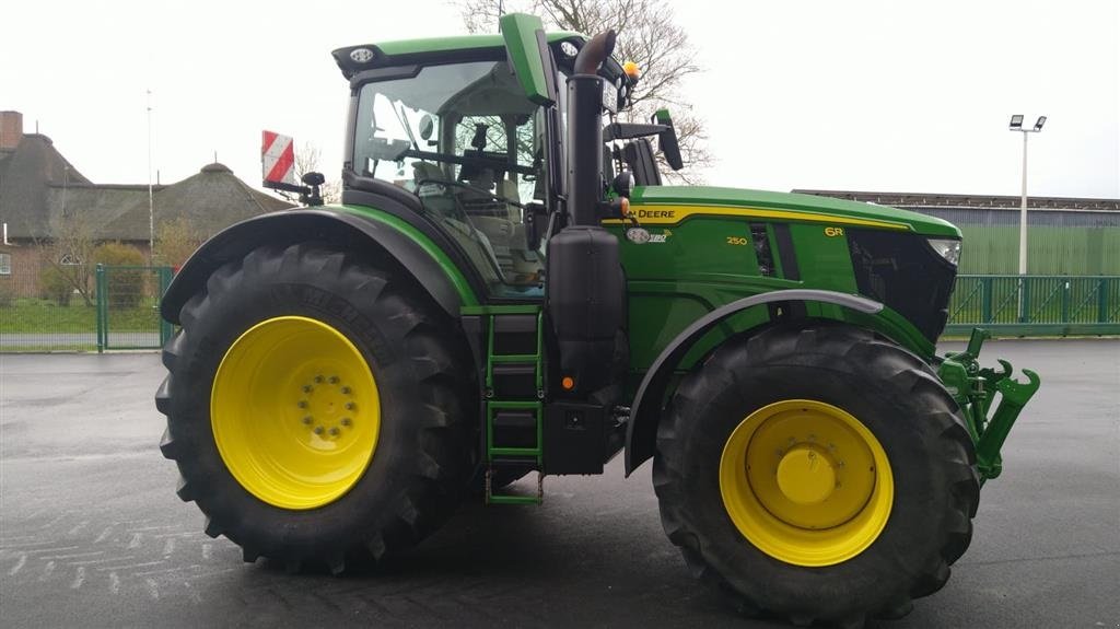 Traktor van het type John Deere 6R250, Gebrauchtmaschine in Storvorde (Foto 3)