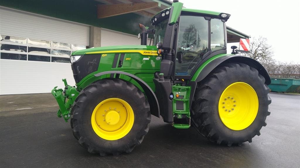 Traktor van het type John Deere 6R250, Gebrauchtmaschine in Storvorde (Foto 1)