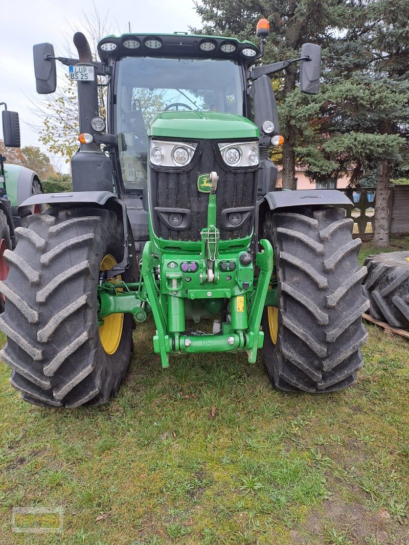 Traktor van het type John Deere 6R250, Neumaschine in Klietz (Foto 2)