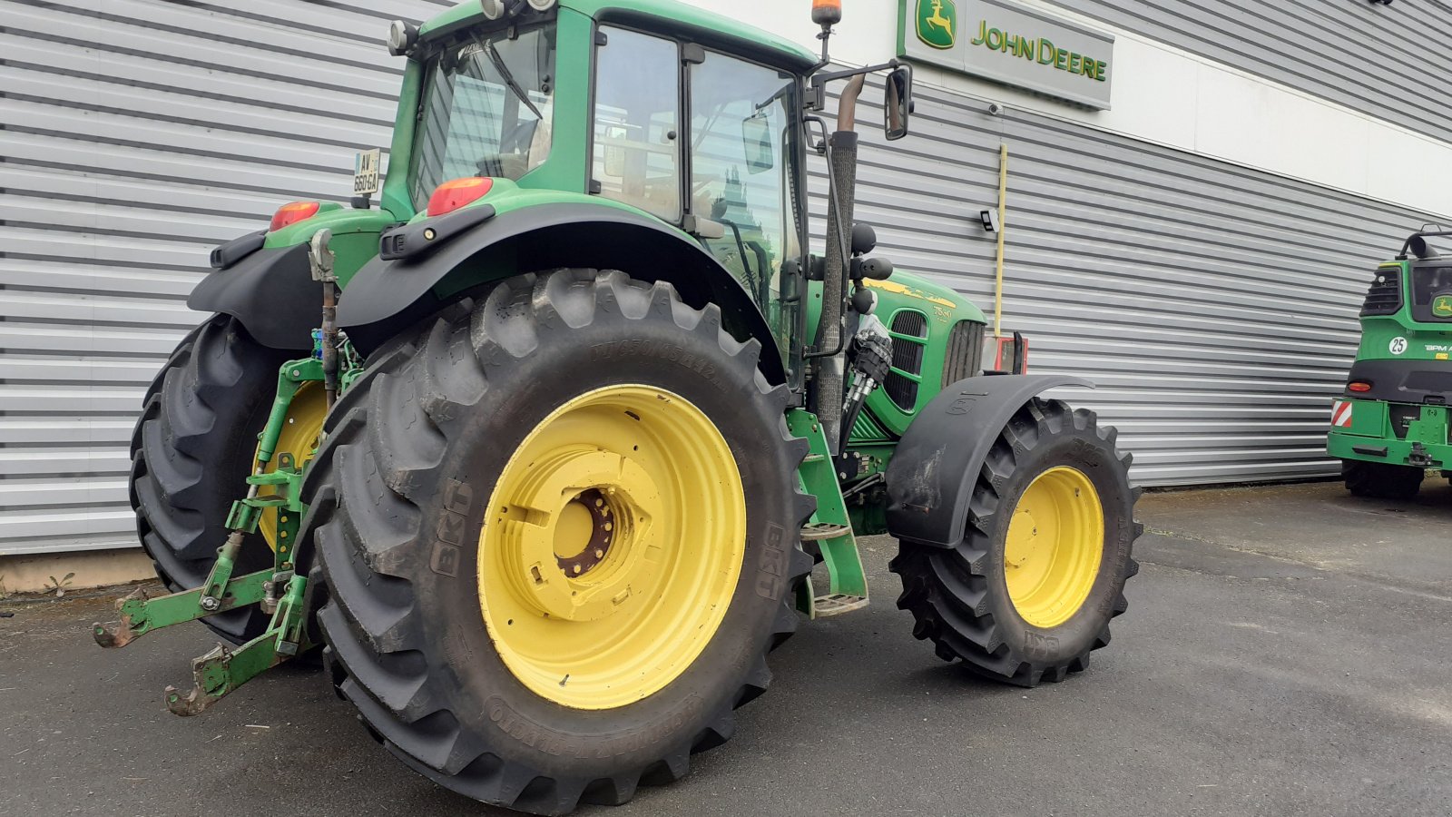 Traktor typu John Deere 7030, Gebrauchtmaschine v Les Touches (Obrázek 3)