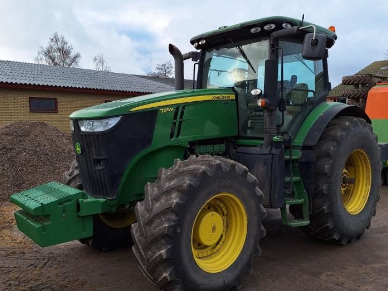 Traktor typu John Deere 7215R, Gebrauchtmaschine v Maribo