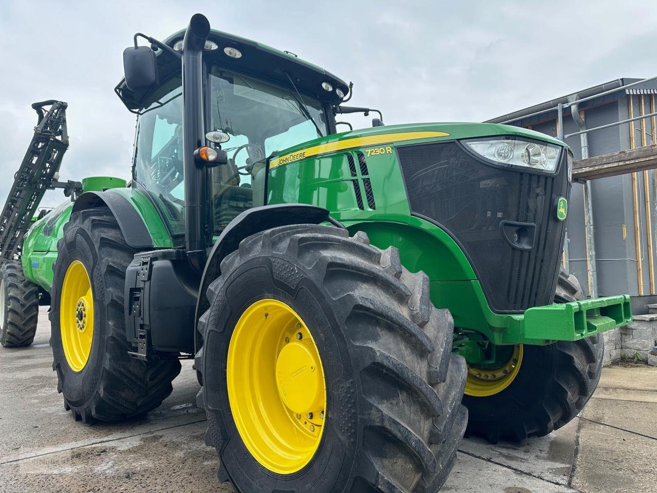 Traktor des Typs John Deere 7230 R, Gebrauchtmaschine in Prenzlau (Bild 1)