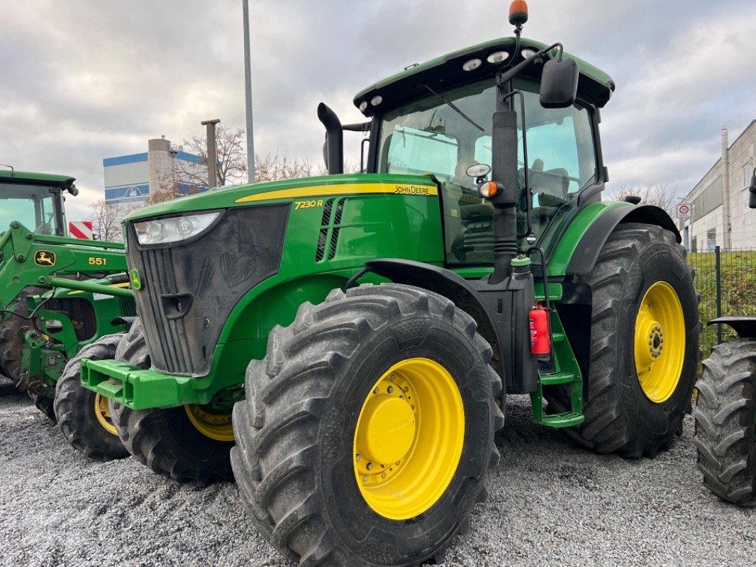 Traktor des Typs John Deere 7230 R, Gebrauchtmaschine in Prenzlau (Bild 1)