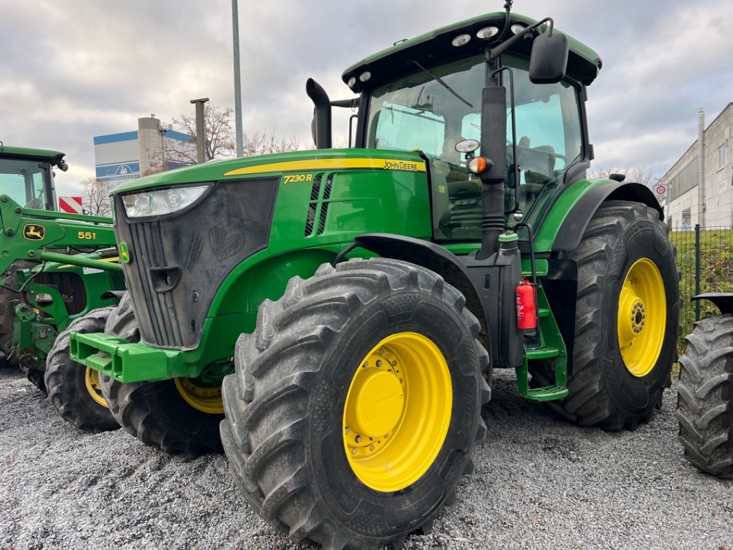 Traktor des Typs John Deere 7230 R, Gebrauchtmaschine in Prenzlau (Bild 4)