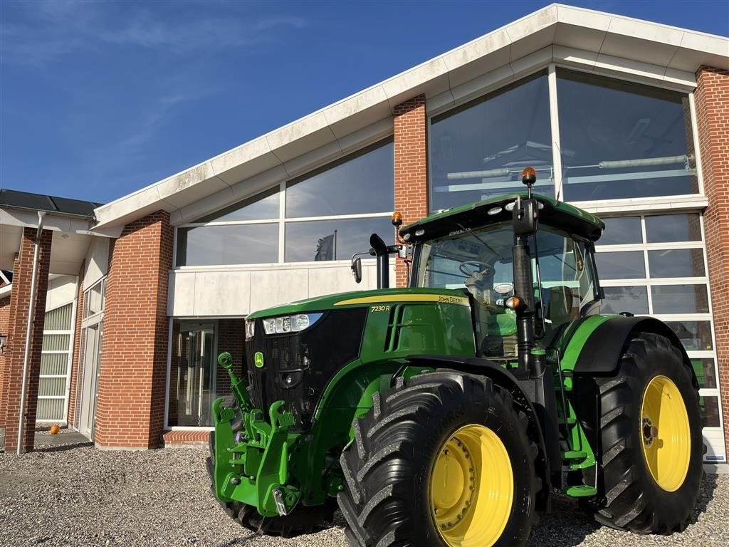 Traktor of the type John Deere 7230R Frontlift og PTO- Særdeles velholdt, Gebrauchtmaschine in Nørager (Picture 1)