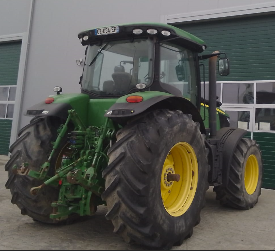 Traktor van het type John Deere 7230R, Gebrauchtmaschine in Orţişoara (Foto 3)