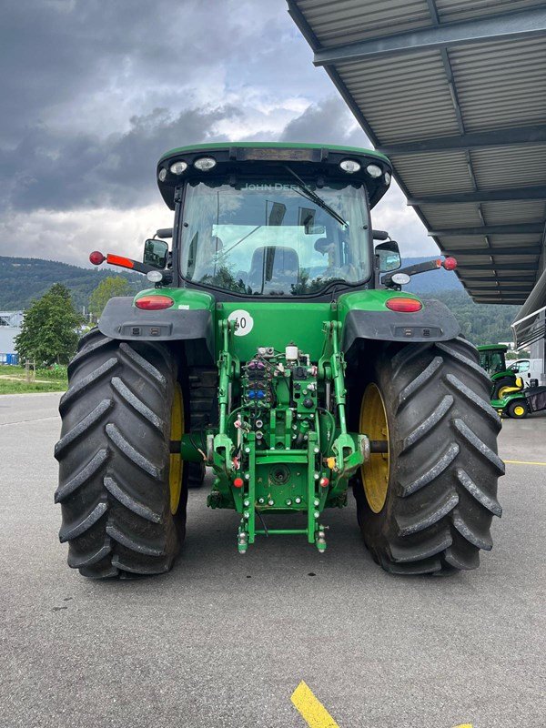 Traktor typu John Deere 7230R, Gebrauchtmaschine w Lengnau (Zdjęcie 3)