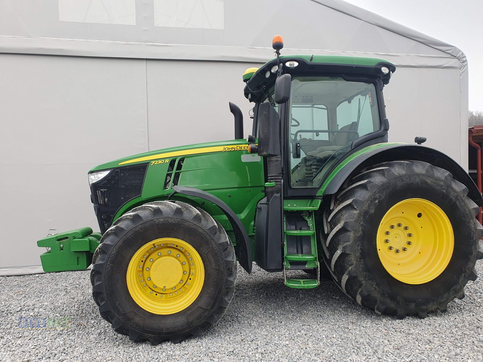 Traktor от тип John Deere 7230R, Gebrauchtmaschine в Kutina (Снимка 1)