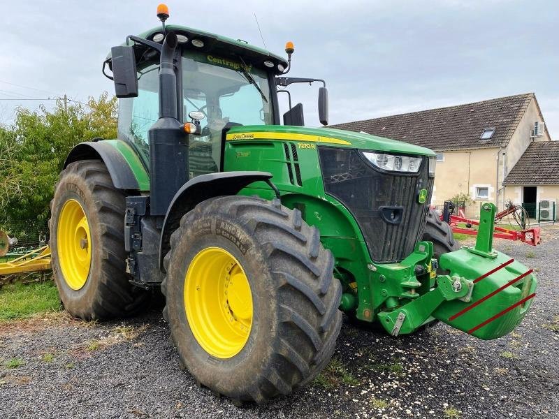 Traktor a típus John Deere 7270R, Gebrauchtmaschine ekkor: SAINT-GERMAIN DU PUY (Kép 2)