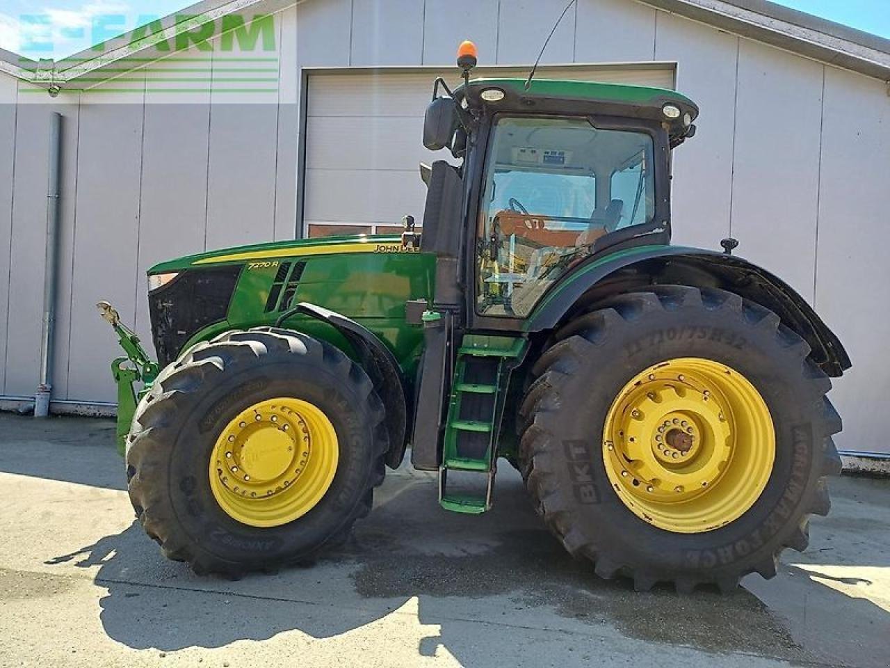 Traktor des Typs John Deere 7270r, Gebrauchtmaschine in SKARBIMIERZ – OSIEDLE (Bild 3)