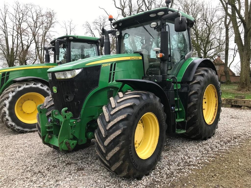 Traktor del tipo John Deere 7290R Front PTO og front lift. GPS Klar. AutoSteer Ready. Alle service passet. Ny serviceret. Kan ses på Fyn. Ring til Ulrik 0045-40255544 for flere billeder og info., Gebrauchtmaschine en Kolding (Imagen 1)