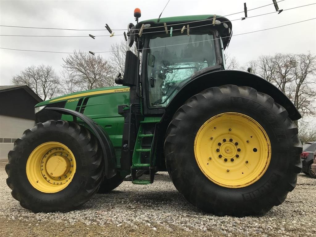 Traktor typu John Deere 7290R Front PTO og front lift. GPS Klar. AutoSteer Ready. Alle service passet. Ny serviceret. Kan ses på Fyn. Ring til Ulrik 0045-40255544 for flere billeder og info., Gebrauchtmaschine v Kolding (Obrázok 2)