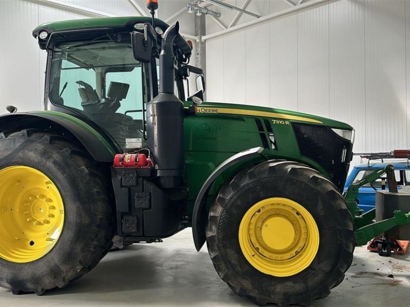 Traktor des Typs John Deere 7310R Front PTO. GPS. Auto Steer aktiveret. Foraksel og førerhus affjedret., Gebrauchtmaschine in Kolding (Bild 1)