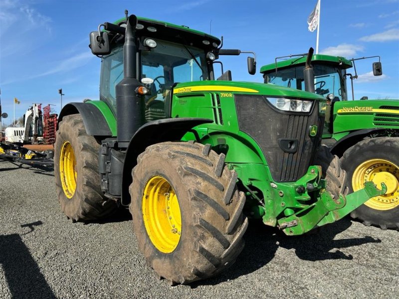 Traktor от тип John Deere 7310R Front PTO og lift. GPS ready. Affjedret foraksel og kabine. Ring til Ulrik på 40255544. Jeg snakker Jysk., Gebrauchtmaschine в Kolding (Снимка 1)