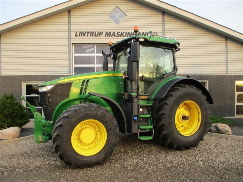 Traktor от тип John Deere 7310R Med frontlift og frontPTO en ejers gård traktor, Gebrauchtmaschine в Lintrup