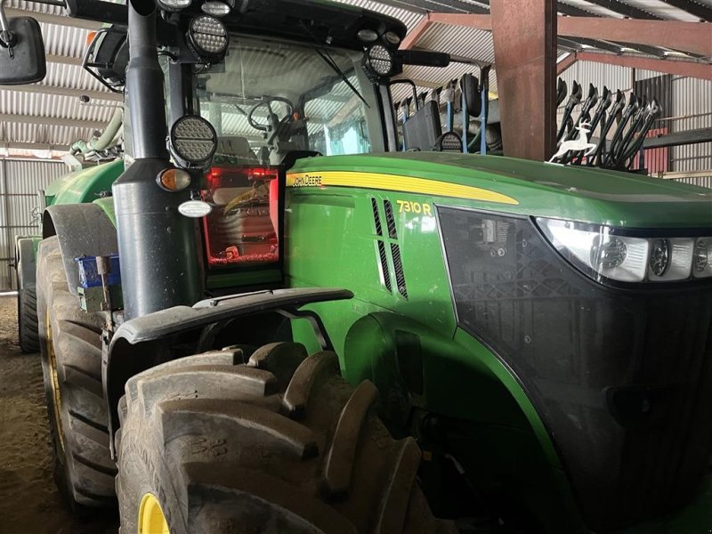 Traktor van het type John Deere 7310R Meget velholdt traktor, Gebrauchtmaschine in Vejle