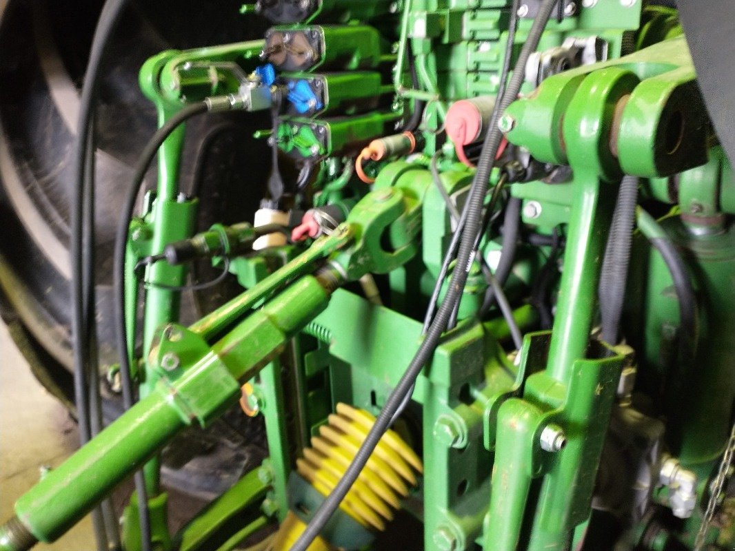 Traktor des Typs John Deere 7310R, Gebrauchtmaschine in Neubrandenburg (Bild 2)