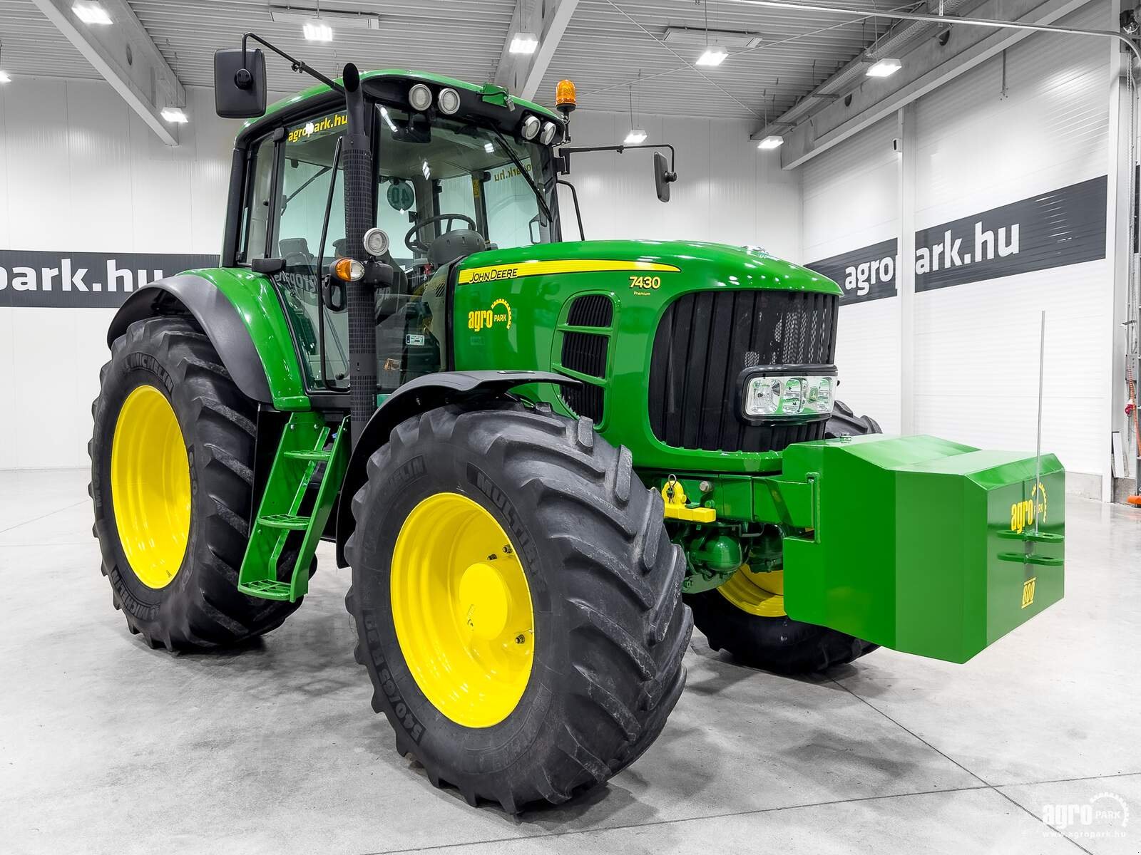 Traktor от тип John Deere 7430 Premium, Gebrauchtmaschine в Csengele (Снимка 2)