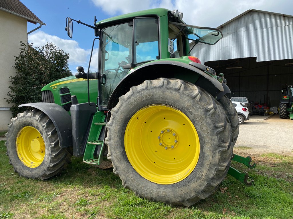 Traktor del tipo John Deere 7430 PREMIUM, Gebrauchtmaschine en PIERRE BUFFIERE (Imagen 3)