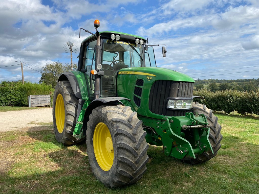 Traktor typu John Deere 7430 PREMIUM, Gebrauchtmaschine w PIERRE BUFFIERE (Zdjęcie 1)