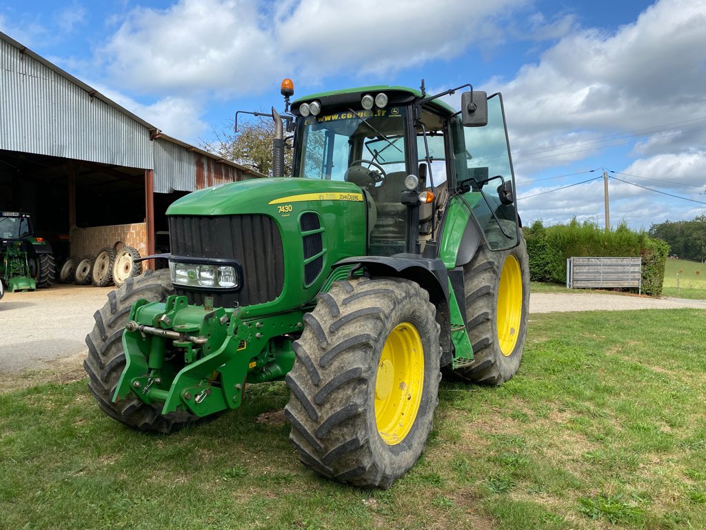 Traktor typu John Deere 7430 PREMIUM, Gebrauchtmaschine v PIERRE BUFFIERE (Obrázok 2)