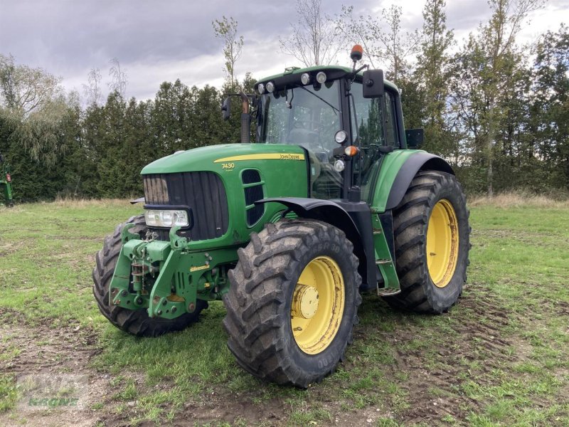 Traktor tipa John Deere 7430, Gebrauchtmaschine u Zorbau