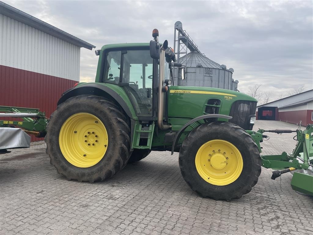 Traktor des Typs John Deere 7530 Autopower, Gebrauchtmaschine in Hejnsvig (Bild 3)