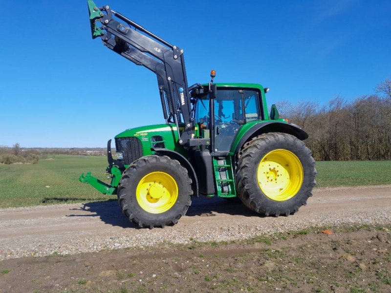 Traktor des Typs John Deere 7530 Præmium  Auto Quard TLS med ÅLØ Q 65 og frontlift hydr. Udskydelig trækkrog/hits, Gebrauchtmaschine in Skive (Bild 1)