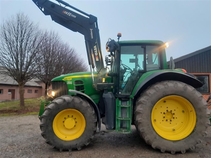 Traktor van het type John Deere 7530 Præmium  Auto Quard TLS med ÅLØ Q 65 og frontlift, Gebrauchtmaschine in Skive (Foto 1)